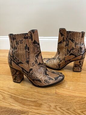 SCHUTZ Tan & Black Snake-Print Ankle Boots